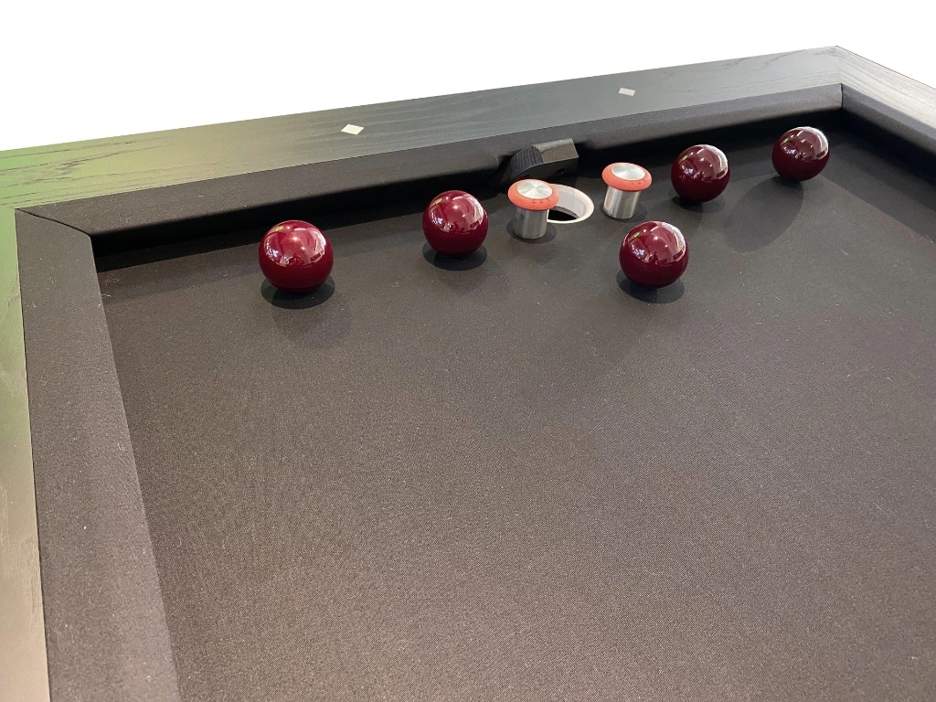 Hoek van een golfbiljart met ballen en toppen - Golfbiljart Carrinho Sidney