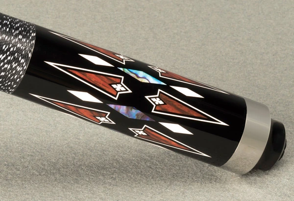 Detail van zwartwit inlegwerk met wikkeling - McDermott Star S84 Zwart Maple met prongs