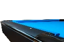 Hoek van een pooltafel met blauw laken - Pooltafel Clash Steel Pro Alumen